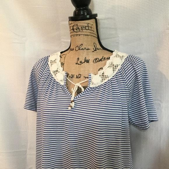 Cute crochet neckline top - Picture 1 of 7